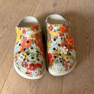Crocs Mega Crush Retro Floral limited edition platform clog size 9